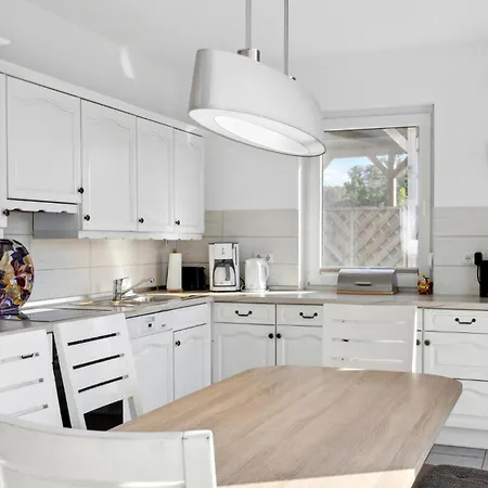 Feriehus In With Wifi Glowe