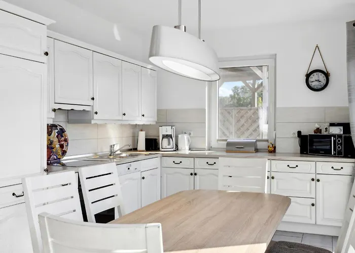 Feriehus In With Wifi Glowe